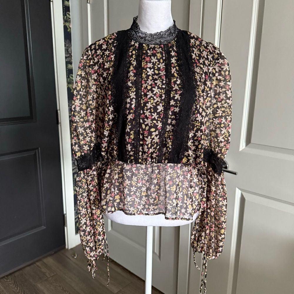 TOPSHOP Black Floral and Lace Long Sleeve Boho Flower Child Blouse Size 8
